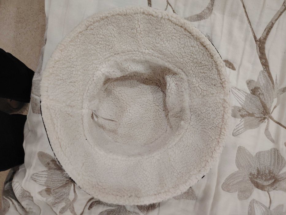 Зимна шапка от естествена кожа