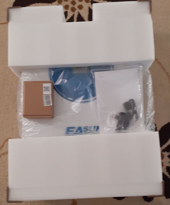 De vanzare Easun SMG-II, 11kw, 2 mpptt, suporta conexiune in paralel