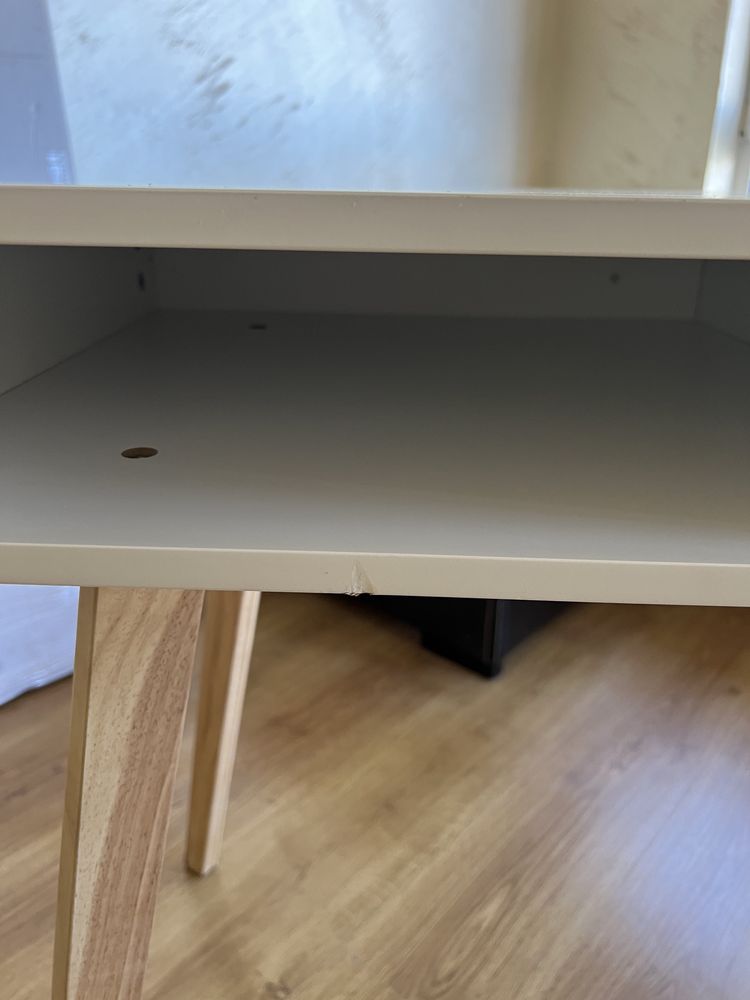 Бюро, маса, бяло дърво Jysk гр. София Красна поляна 1 • OLX.bg