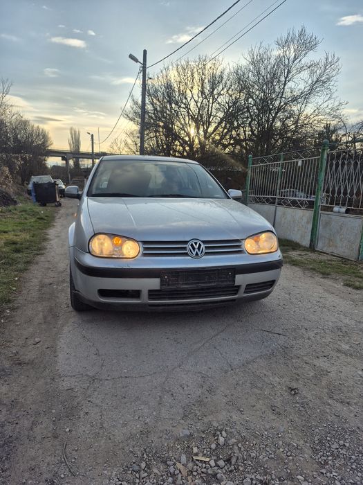 Голф 4 на части всичко налично