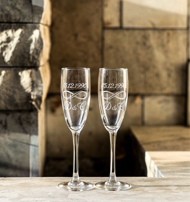Комплект гравирани сватбени чаши по ваш избор