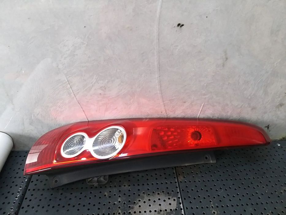 Stop tripla lampa stanga ford fiesta 5 hatchback facelift jh jd 6s6113405a