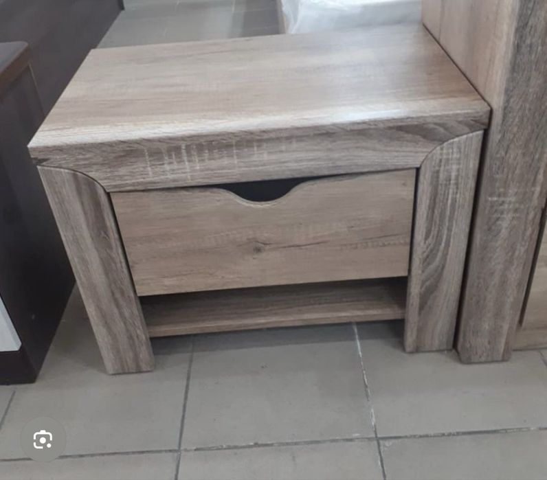 Комод+ 2 тумбочки+Зеркало