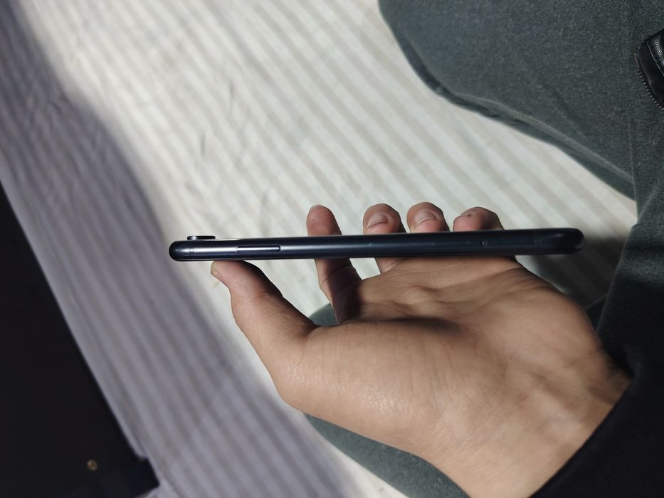 Iphone xr  64 gb 87 yomkist hamma joyi radnoy karobka bor kelishiladi