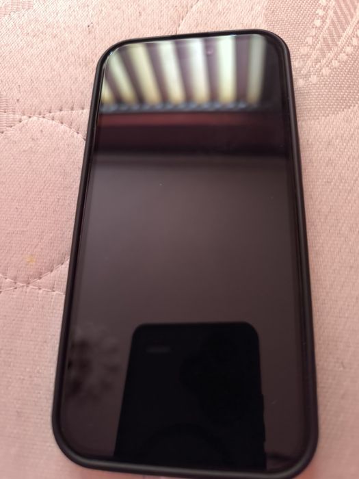 Продавам iphone 15