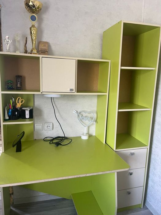 Продам парту+шкаф