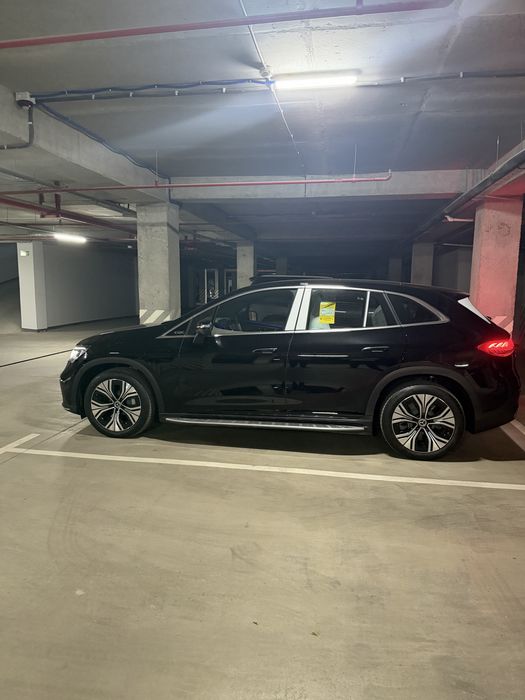 Mersedes benz SUV Eqe500