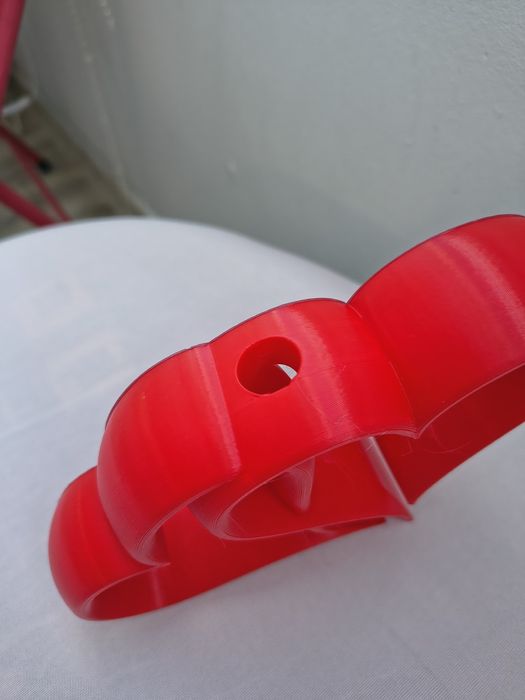 Подарък за 14 февруари, стойка за цвете във формата на преплетени сърц