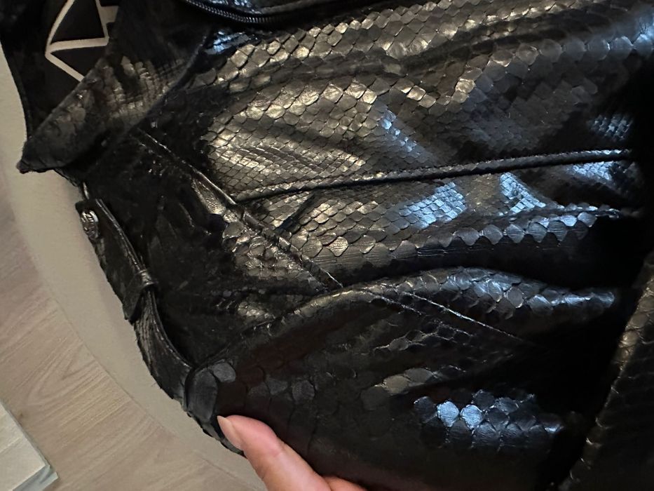 Geaca de piele din piton