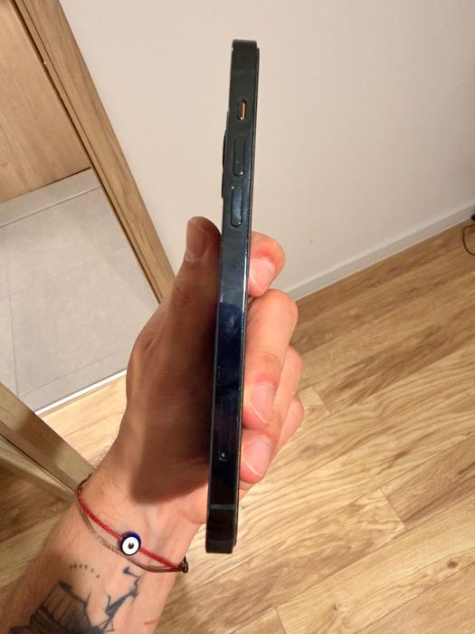 Продавам iPhone 12 Pro Pacific Blue