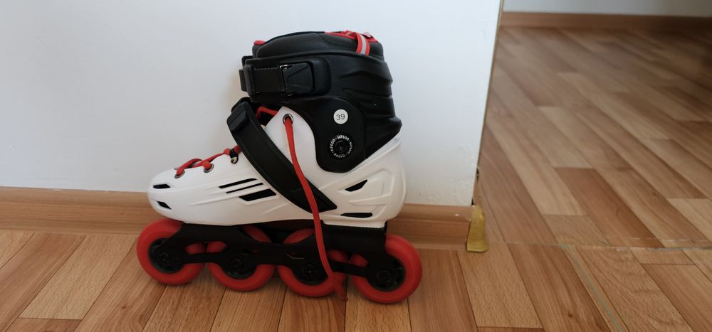 Роликовые коньки