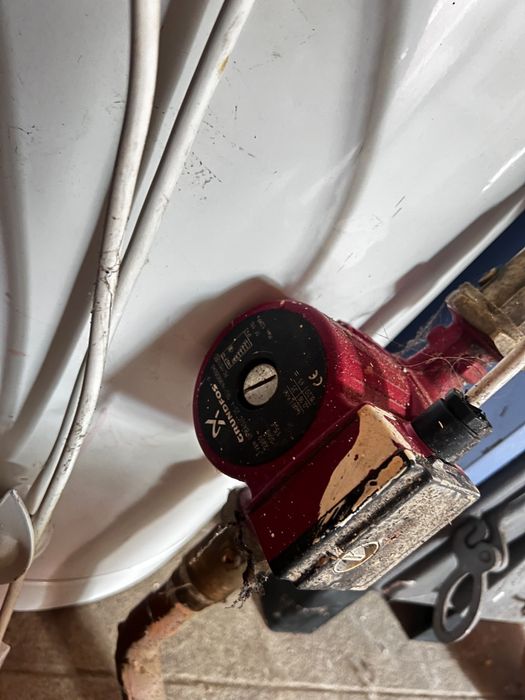 Vând focar cu boiler 25kw, pompa de siguranta, vas de expansiune,