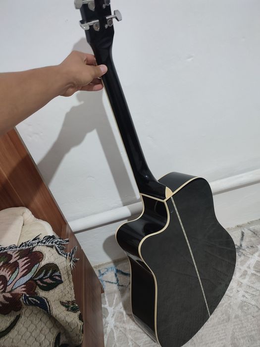 Гитара акустическая