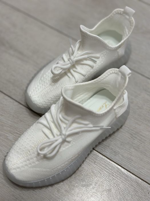 Новые женские кроссовки