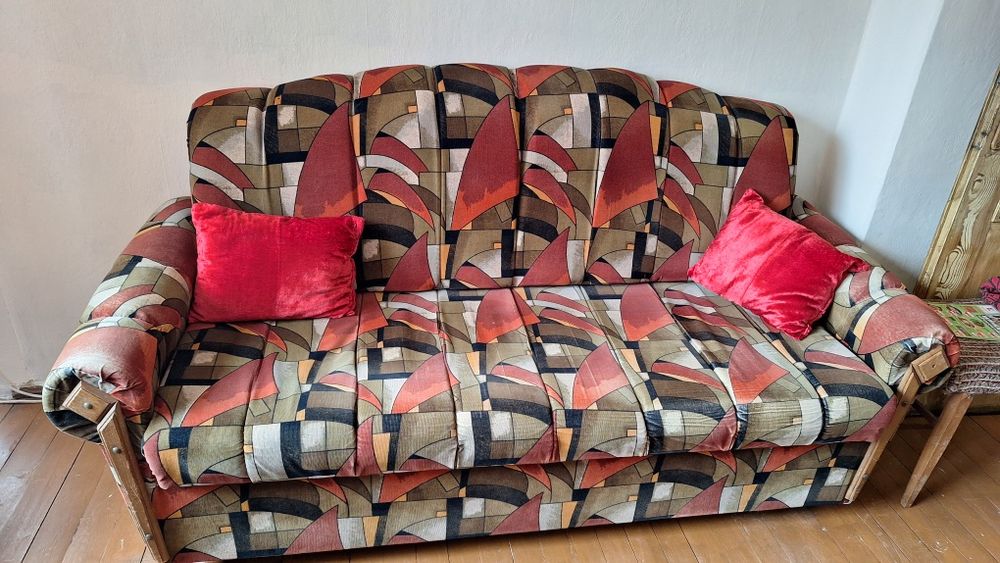 Разтегателен диван