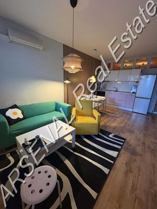 Двустаен апартамент под наем, Младост 3