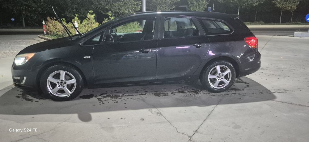 Vand/Schimb  Opel  Astra  J  2013 Tourier  !!!ATENȚIE!!!Euro 5  start/stop consum foarte mic