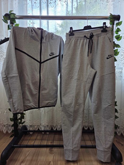 Compleu Nike Tech Fleece marimea S