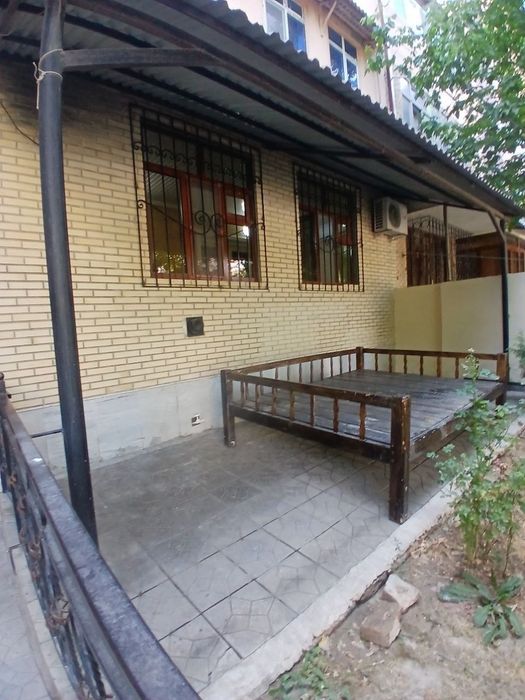 Продам 2 ком переделанная в трехкомнатную 77 серия Согдиана Париж