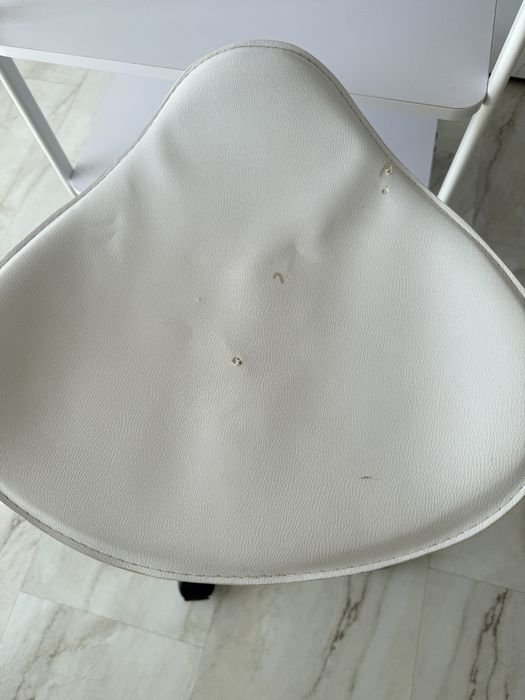 Masa si scaun pentru salon