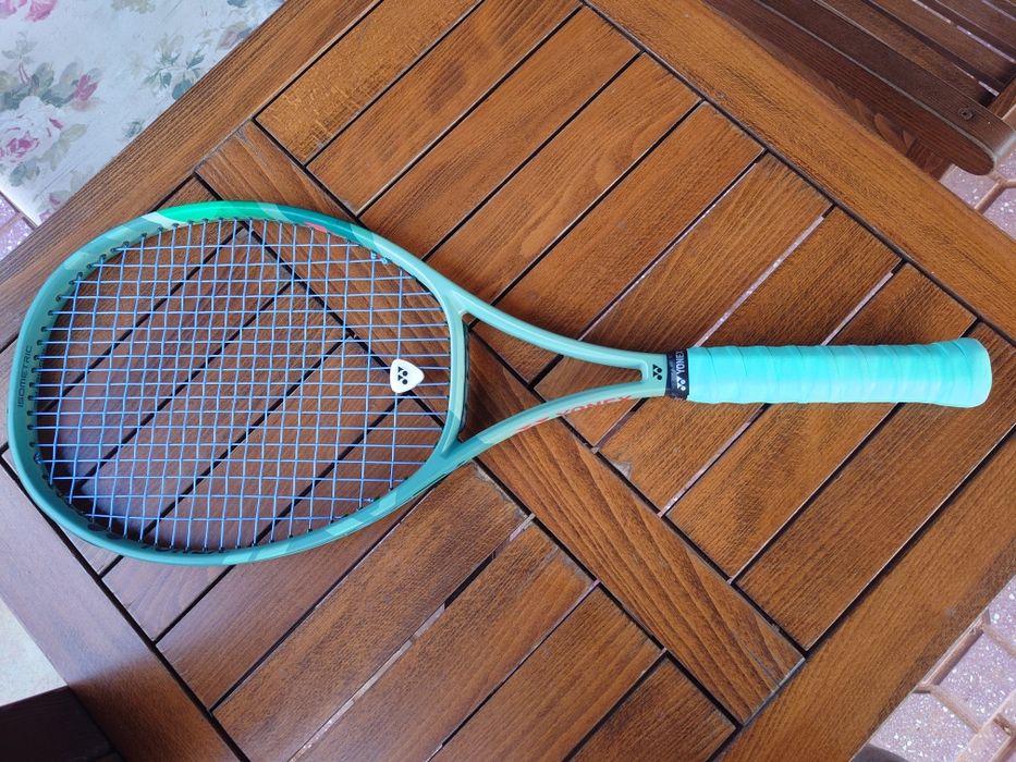 Yonex Aqua Night Ezone.Percept 100 D