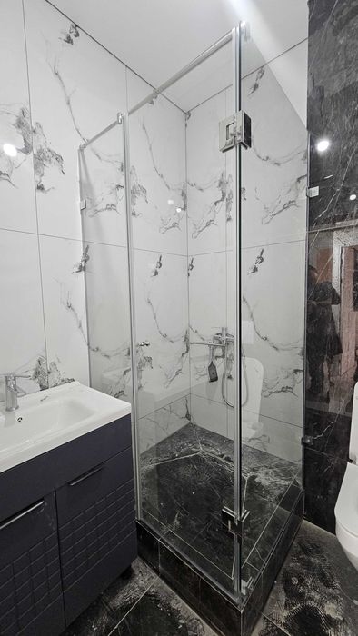 Изготовление душевых кабин и перегородок из стекла