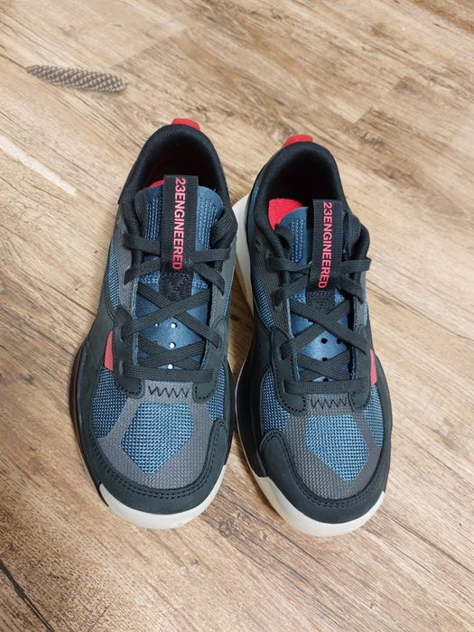 Adidasi Nike JARDEN AIR 200 E