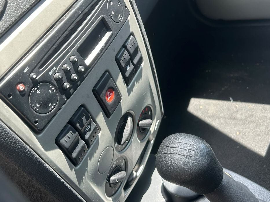 Dacia Logan 2006 1.5 L diesel model AMBIANCE km absolut reali unic proprietar pensionar fara rugina merita vazuta accept orice test