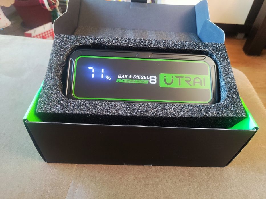 UTRAI Jump Starter JS-8 стартерно устройство