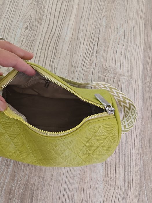 Дамска чанта с регулируема презрамка