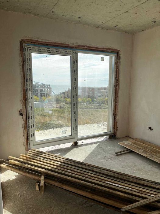 Новопостроена триетажна къща в Бяла