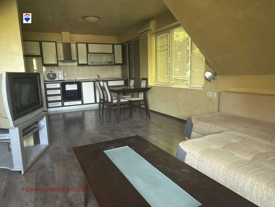 Тристаен апартамент с паркомясто и Ателие за продажба кв. Хъшове