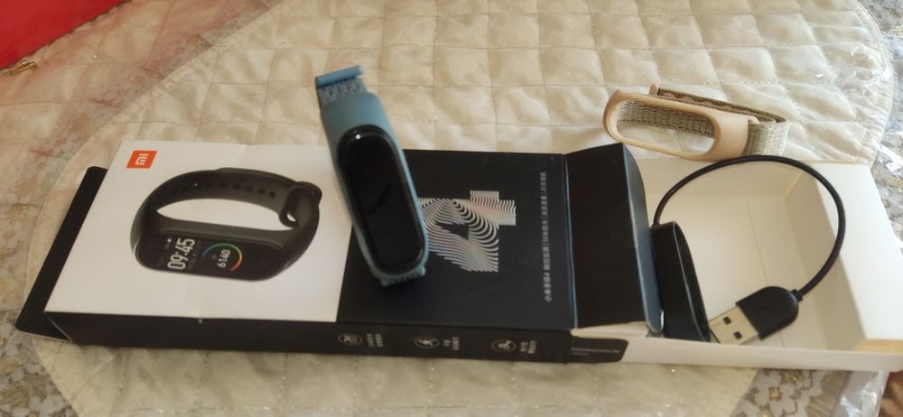 Mi band 4 наручной часы.