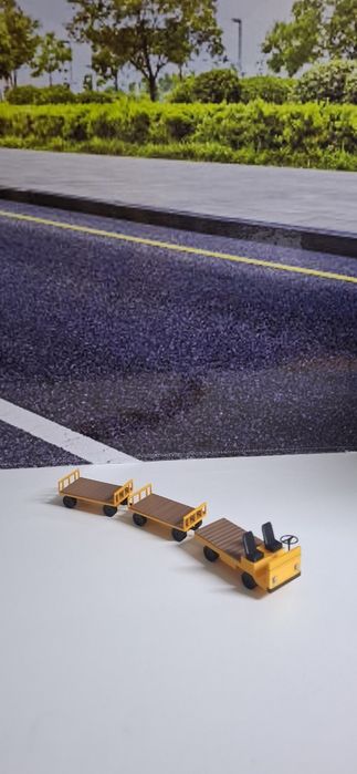 Electrocar 'comunist' cu remorci,scara 1:43