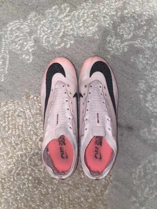 Футбольные бутсы Nike