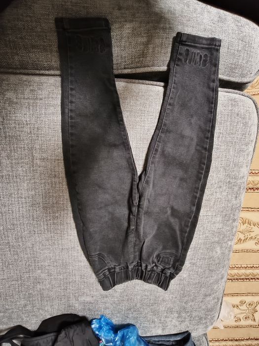 Продам джинцы детские