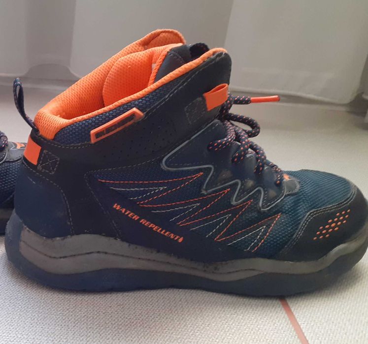Ghete impermeabili SKECHERS. Mr.37. Purtați dar in stare buna