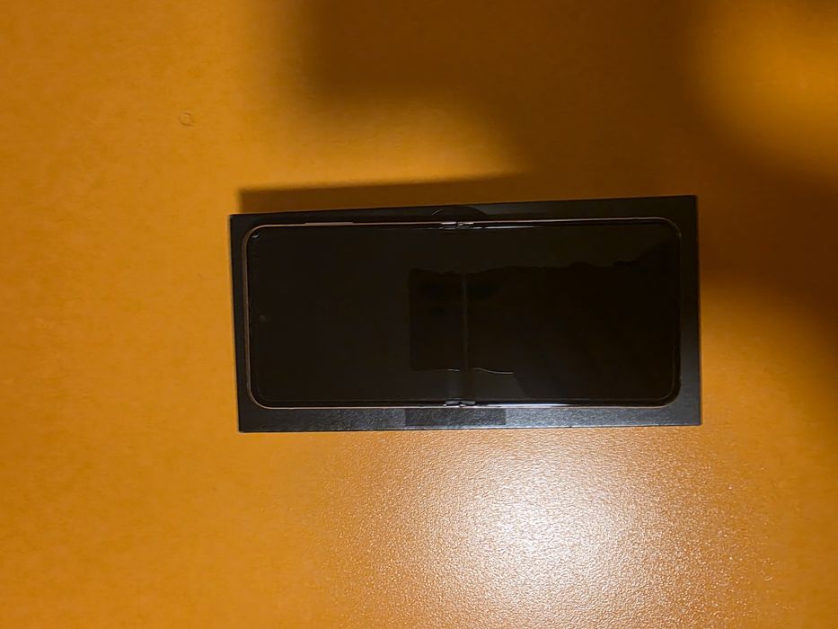 Samsung Z Flip5  256gb 8gb ram, resigilat Lavander factura garantie