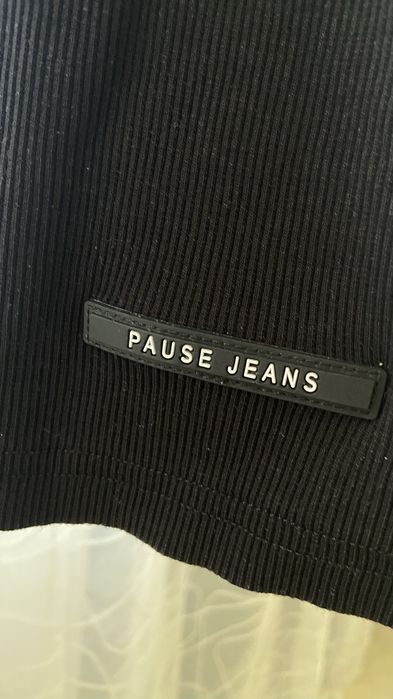 Черен потник Pause