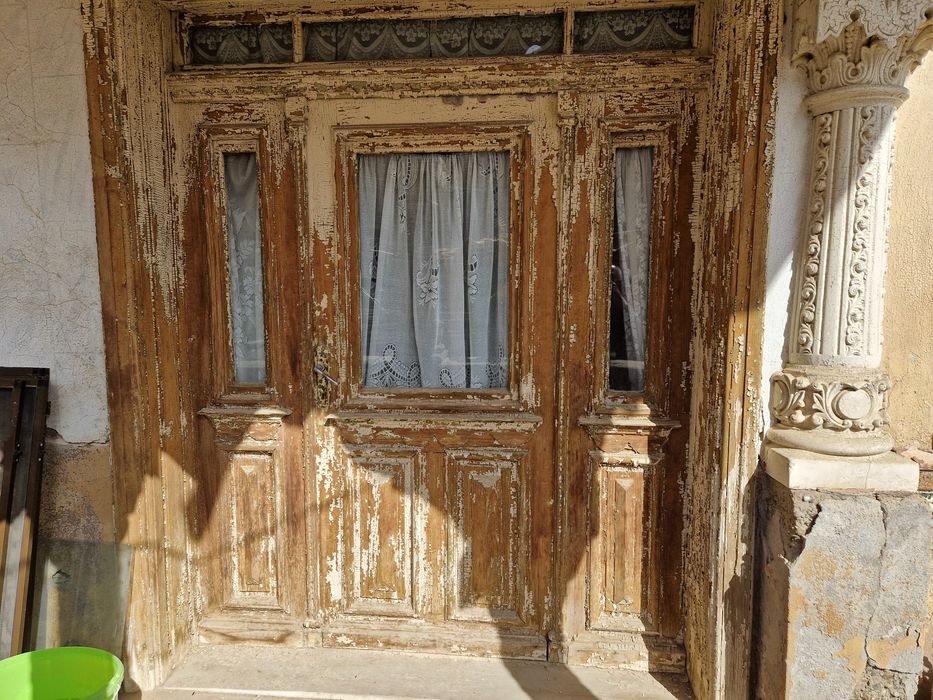 Uși și geamuri de vanzare