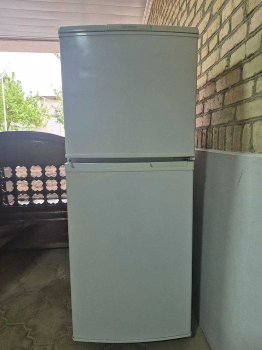 Холодильник двухкамерный в отличном рабочем состоянии