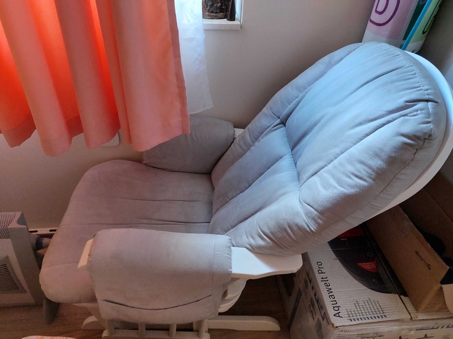 Люлеещ фотьойл с табуретка