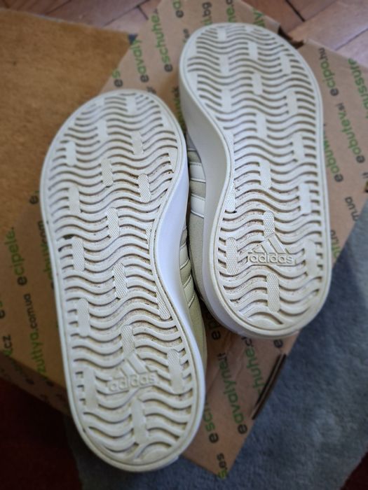 Adidasi Adidas VL Court 3.0 Gri Piele Intoarsa – Ca Noi – Marimea 37,5