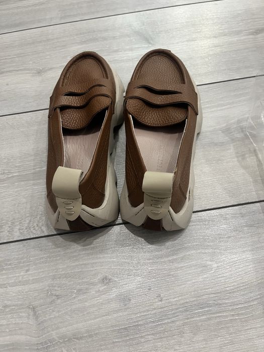 Кроссовки женская