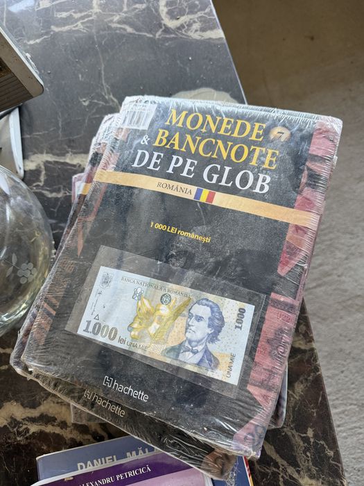 Vand colectie monede/bancnote de pe glob