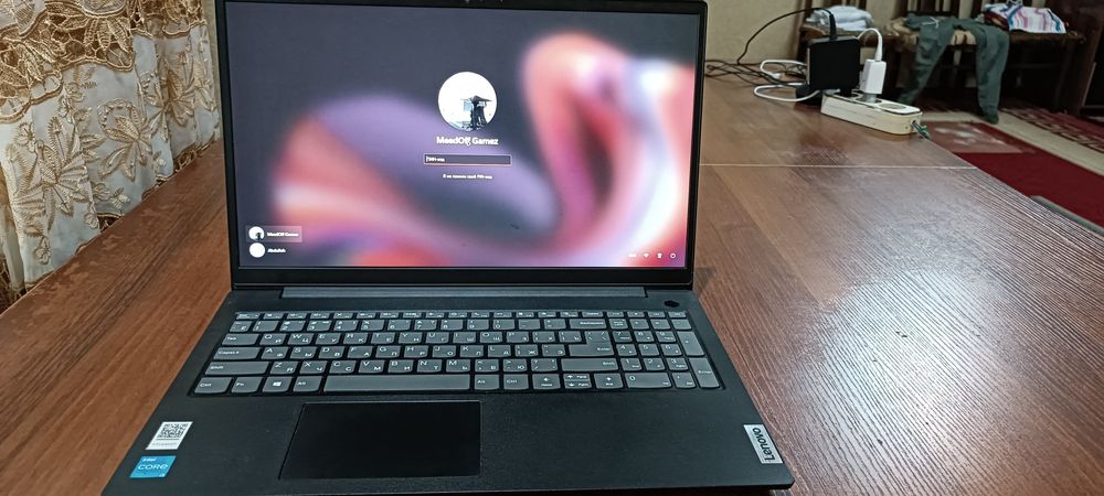 продается ноутбук Lenovo V15