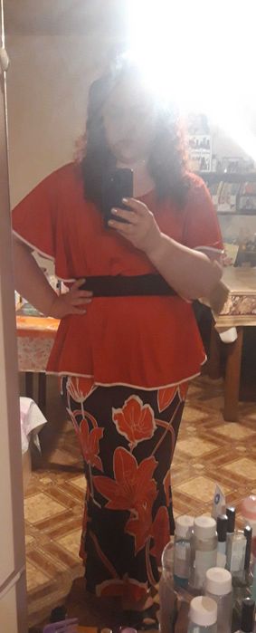 Продавам пола и блуза размер 4 XL