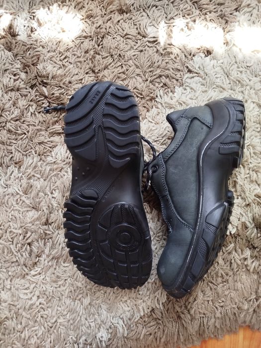 Vând pantofi- bocanci protectie