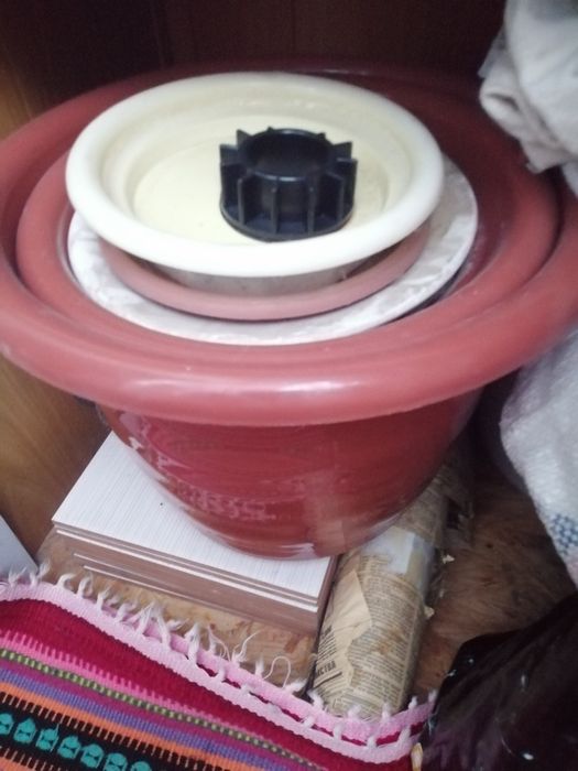 Продаются горшки б/у