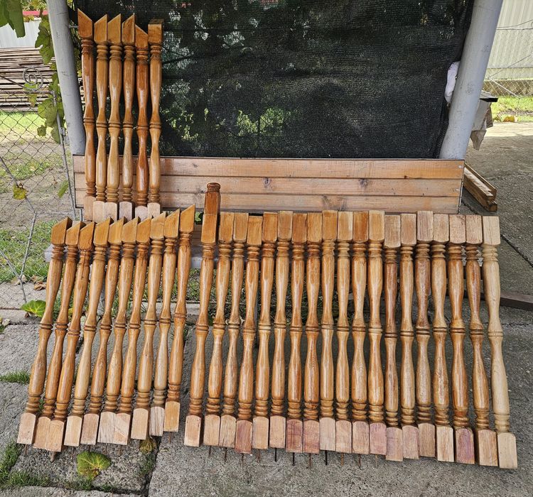 Baluștri lemn și mâna curenta